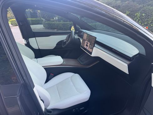 Used 2022 Tesla Model X AWD/4WD image 10