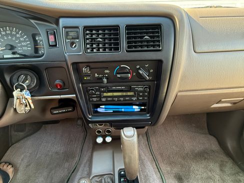 Used 1999 Toyota Tacoma 4x4 Xtracab V6 image 11