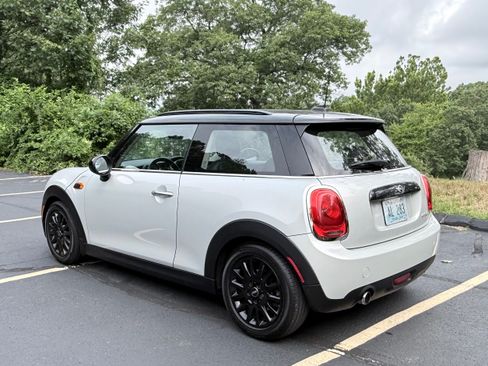 Used 2017 MINI Cooper 2-Door Hardtop image 6