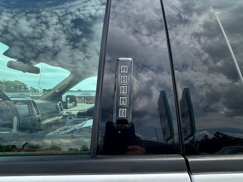 Used 2020 Ford F150 Lariat w/ Equipment Group 501A Mid image 20