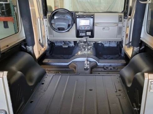 Used 2004 Jeep Wrangler X w/ Convenience Group AWD/4WD image 9