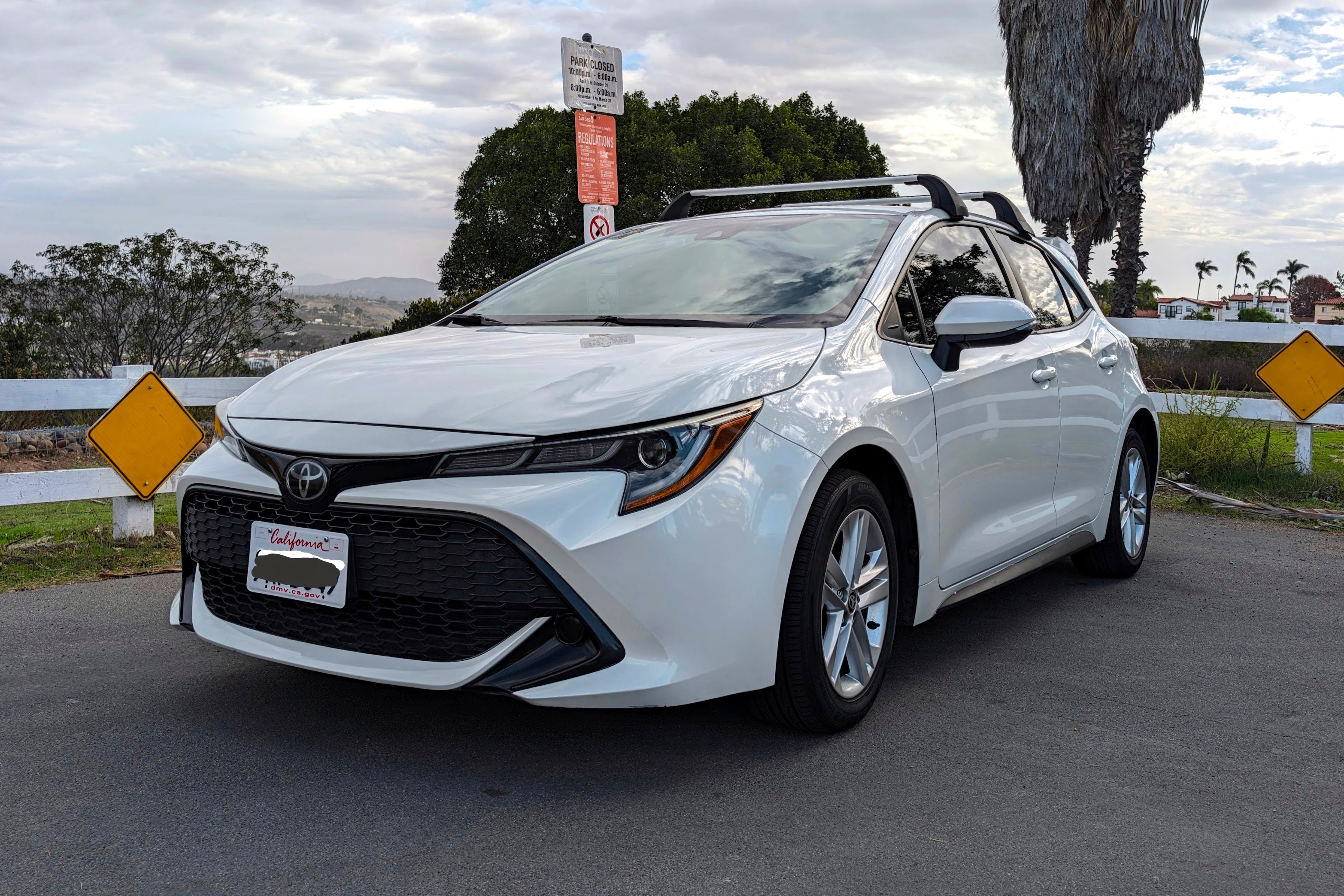 Used 2020 Toyota Corolla SE w/ Blackout Package FWD image 2