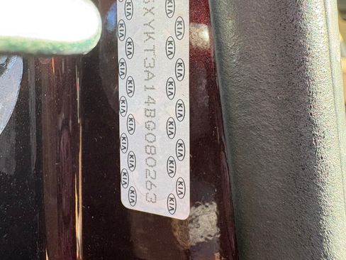 Used 2011 Kia Sorento LX image 11