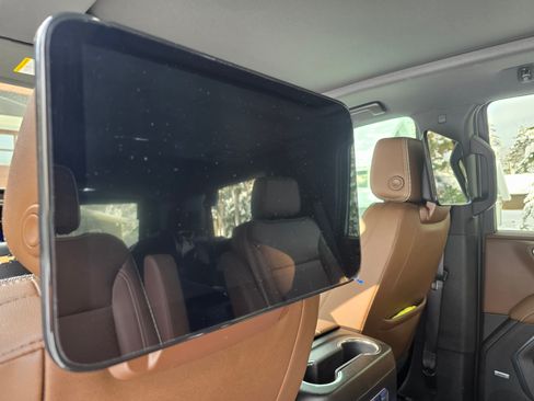 Used 2024 Chevrolet Tahoe High Country w/ Advanced Technology Package image 9