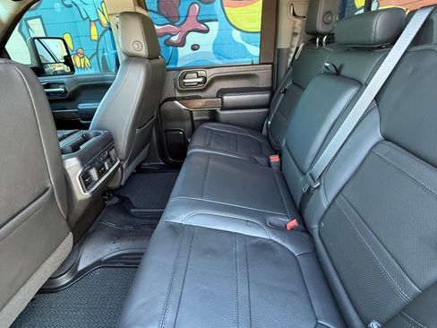 Used 2023 GMC Sierra 2500 Denali w/ Denali Black Diamond Edition image 14