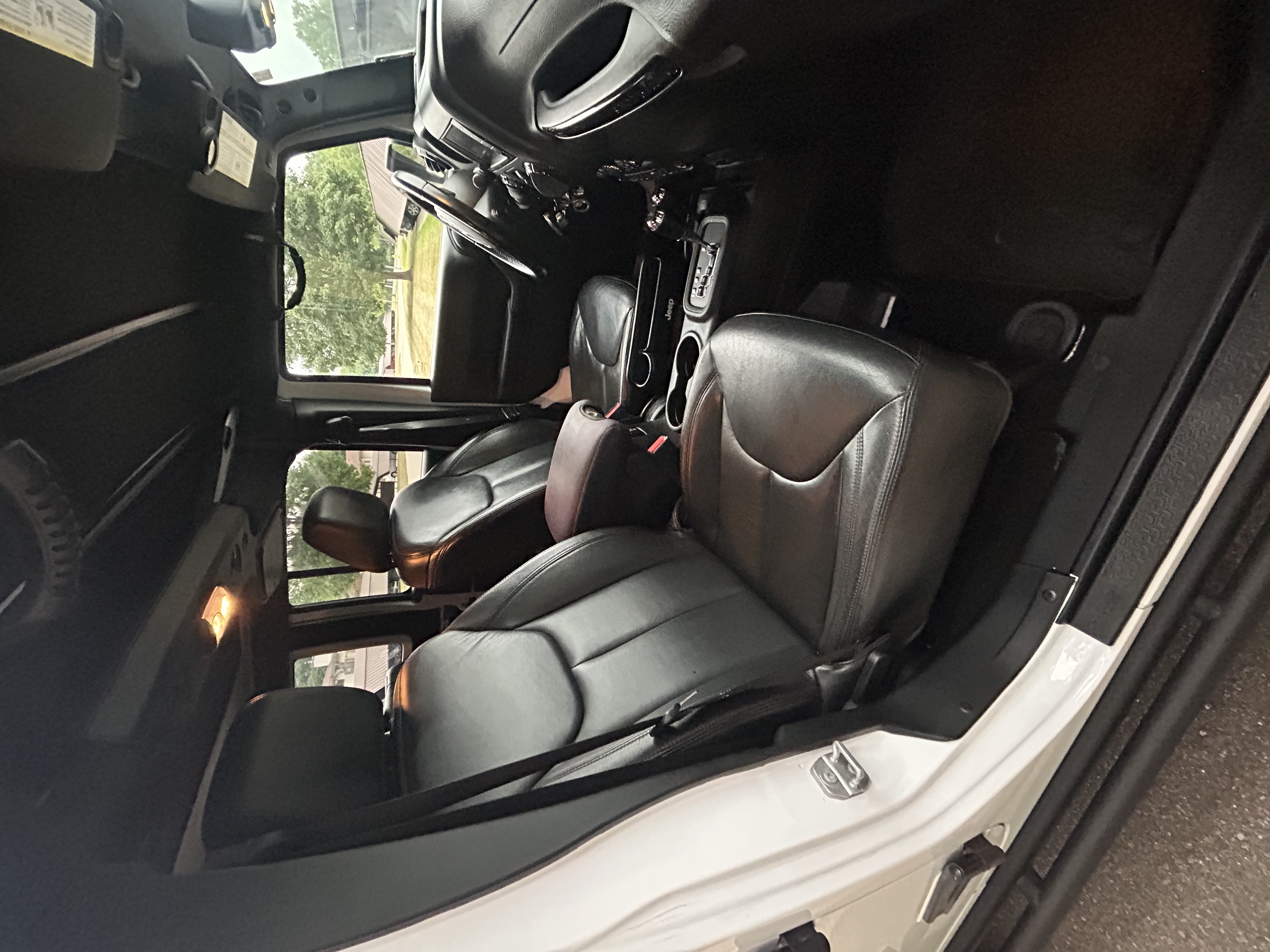 Used 2015 Jeep Wrangler Unlimited Sahara AWD/4WD image 8