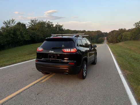 Used 2019 Jeep Cherokee Latitude Plus FWD image 5