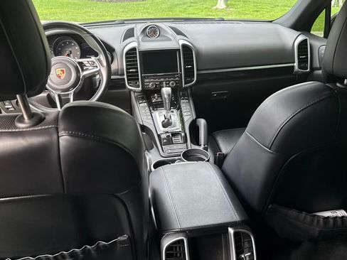 Used 2016 Porsche Cayenne AWD/4WD image 10