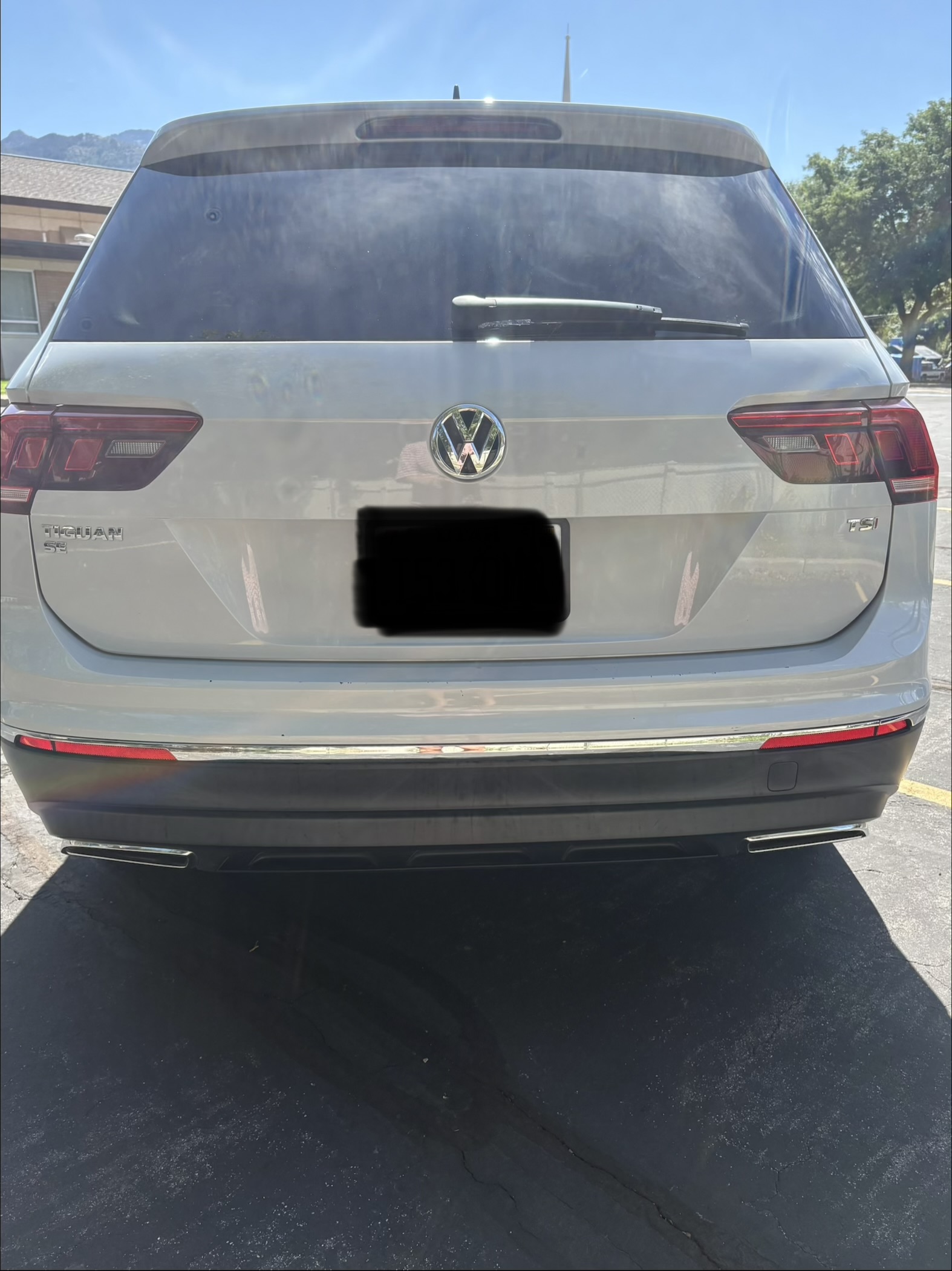 Used 2018 Volkswagen Tiguan SE FWD image 2