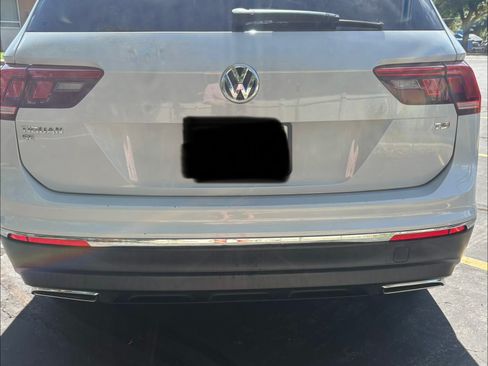 Used 2018 Volkswagen Tiguan SE FWD image 2