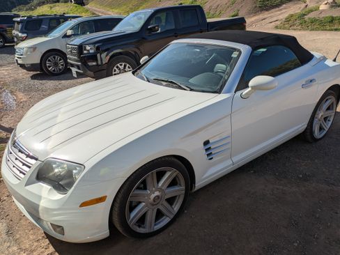 Used 2005 Chrysler Crossfire Limited image 1