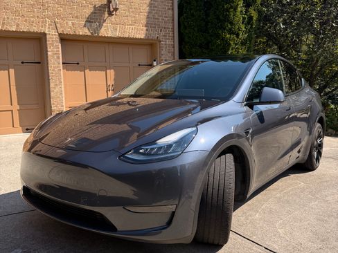 Used 2023 Tesla Model Y Long Range AWD/4WD image 8