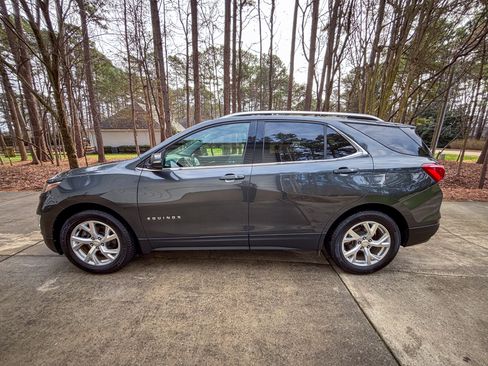 Used 2019 Chevrolet Equinox LT image 2