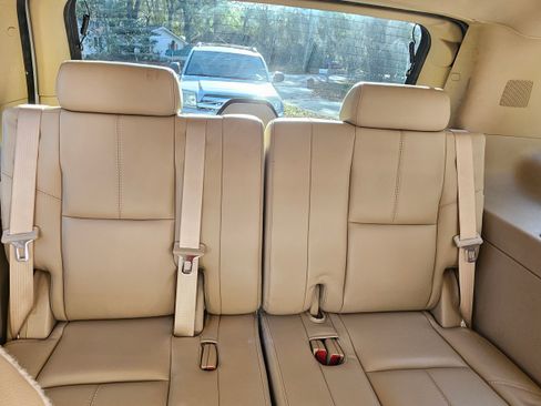 Used 2007 GMC Yukon SLT w/ SLT Preferred Equipment Group image 9