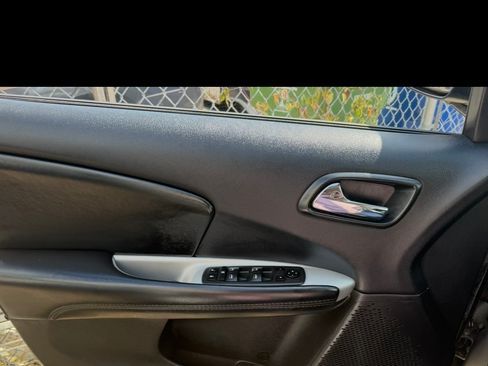 Used 2019 Dodge Journey SE FWD image 17
