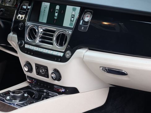 Used 2014 Rolls-Royce Wraith RWD image 13