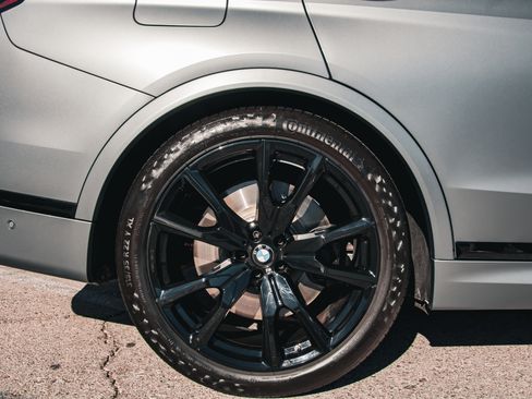 Used 2025 BMW X7 M60i w/ M Sport Professional Package image 5