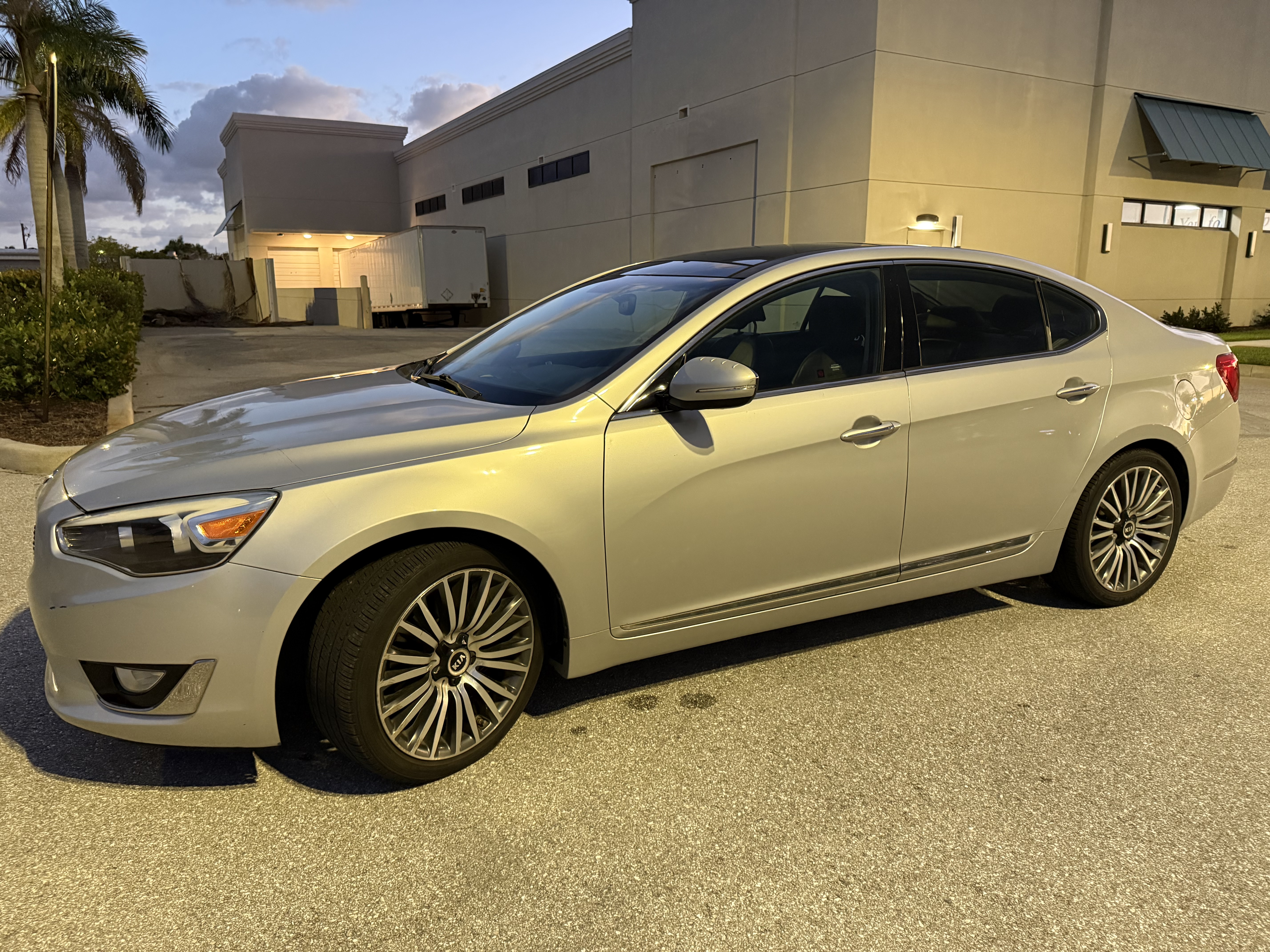 Used 2016 Kia Cadenza Premium w/ Luxury Plus Package FWD image 14