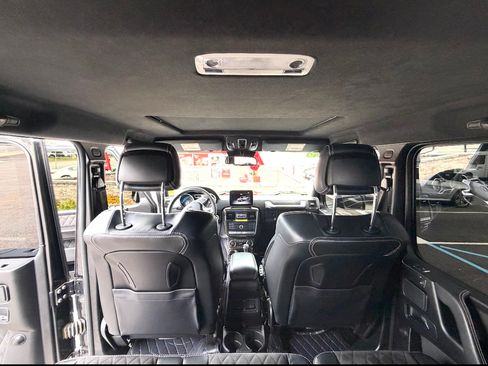 Used 2018 Mercedes-Benz G 550 Squared image 10