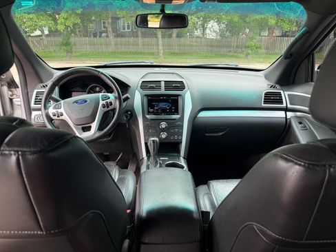 Used 2012 Ford Explorer XLT AWD/4WD image 9