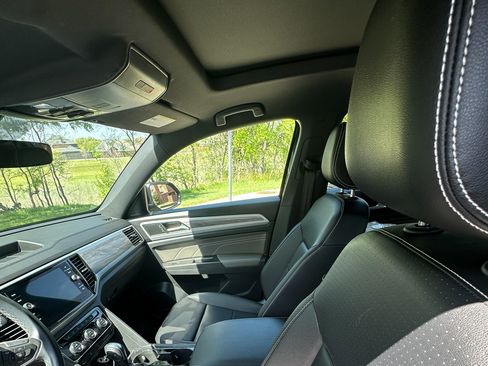 Used 2023 Volkswagen Atlas Cross Sport SE w/ Panoramic Sunroof Package image 12