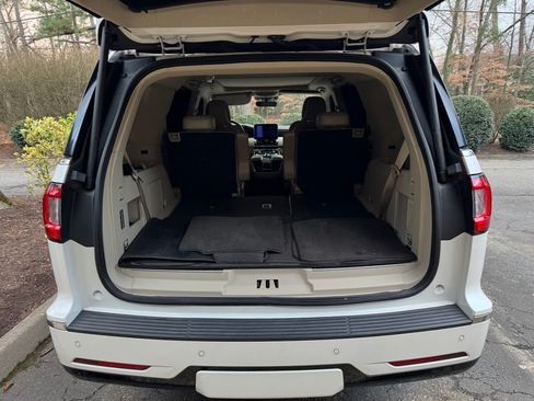Used 2019 Lincoln Navigator Reserve image 16