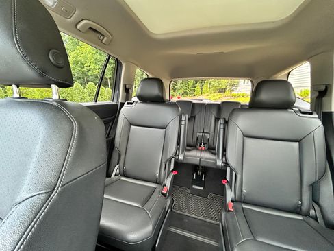 Used 2019 Volkswagen Atlas SEL R-Line AWD/4WD image 12