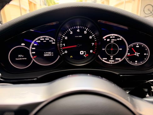 Used 2018 Porsche Panamera image 6