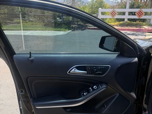 Used 2016 Mercedes-Benz GLA 250 4MATIC image 8
