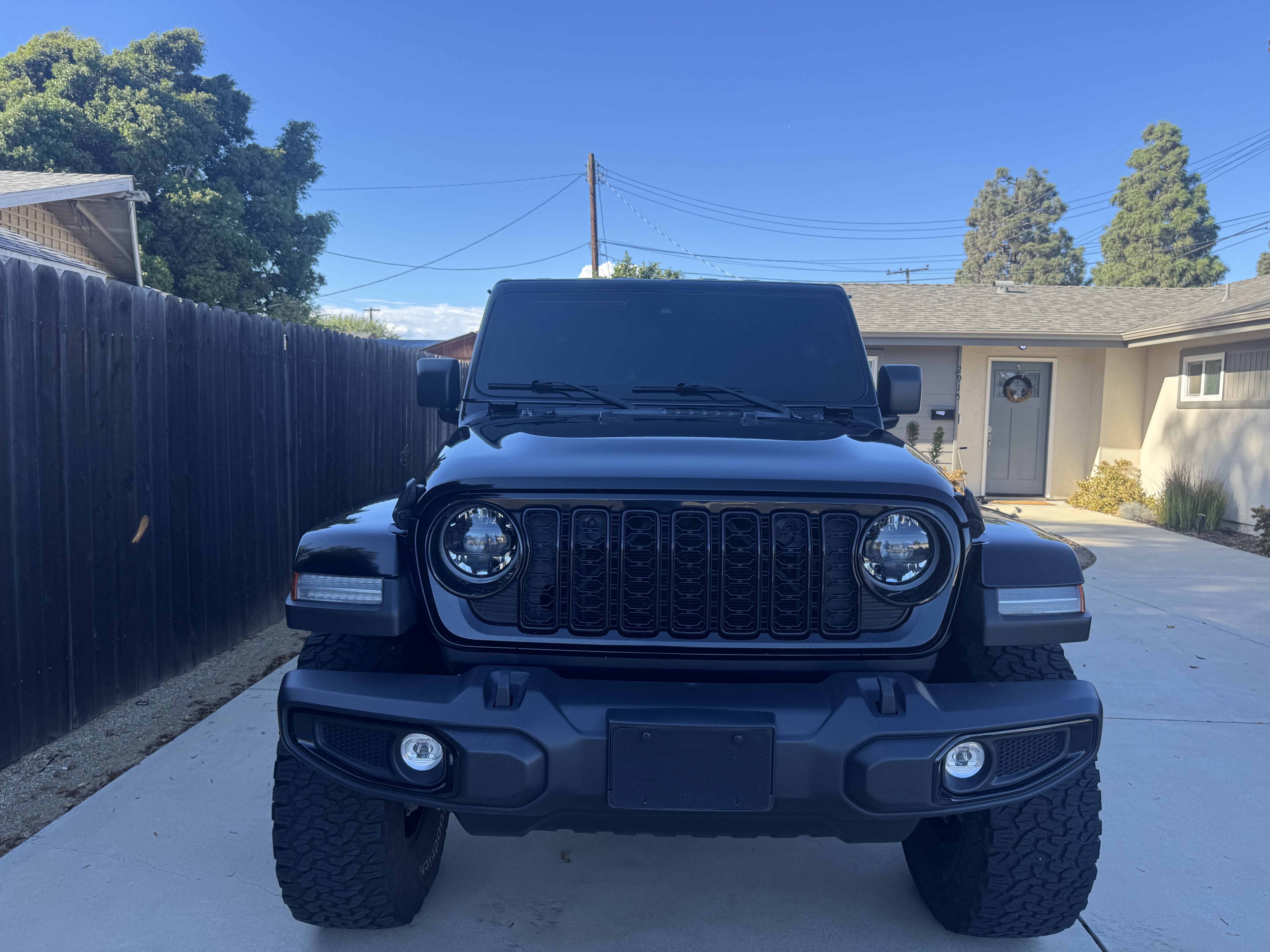 Used 2024 Jeep Gladiator Sport AWD/4WD image 2