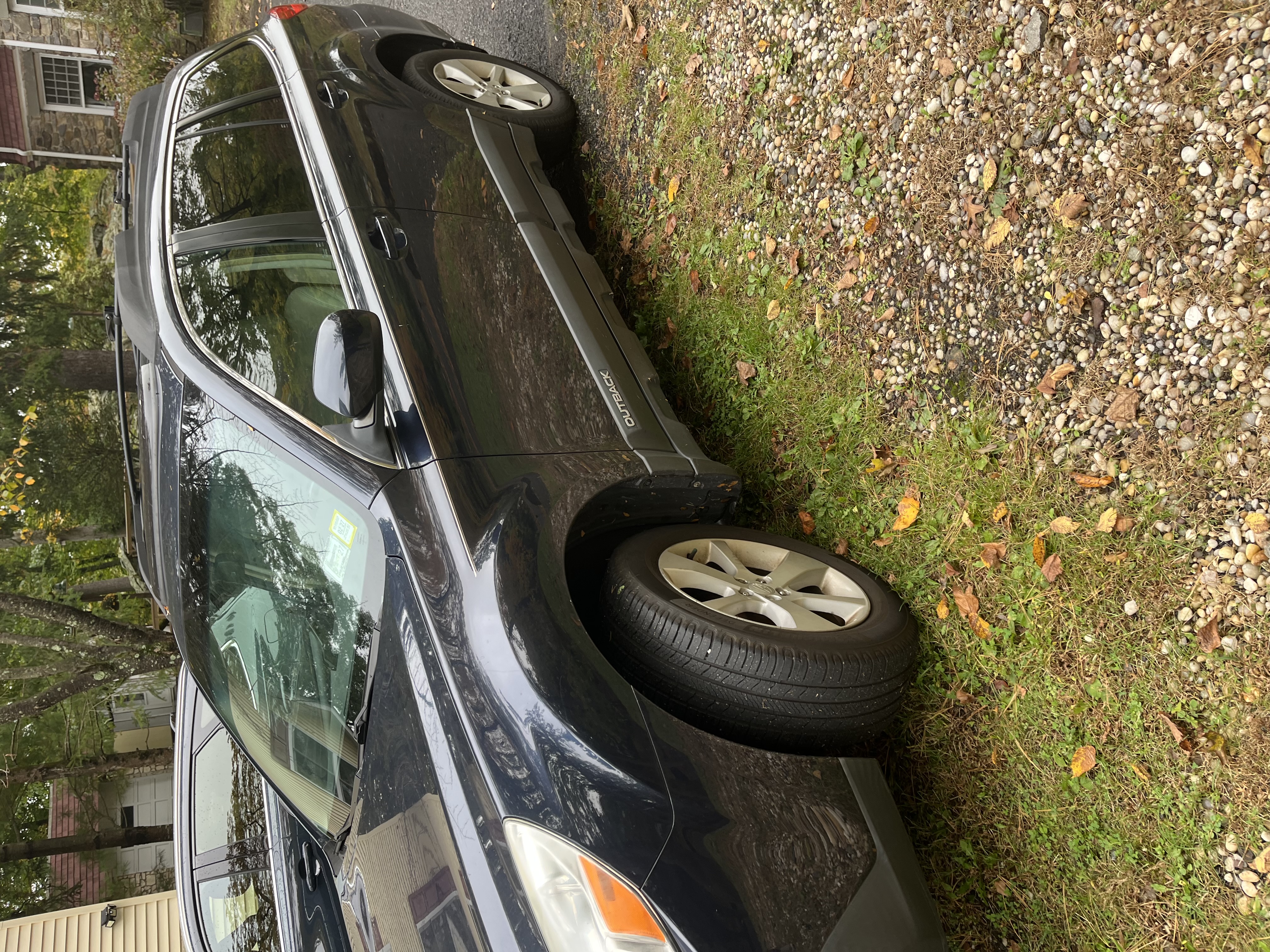 Used 2013 Subaru Outback 2.5i Premium AWD/4WD image 2