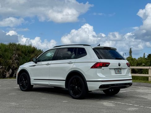 Used 2022 Volkswagen Tiguan SE R-Line image 5