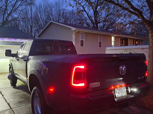 Used 2024 RAM 3500 Limited w/ Towing Technology Group image 5