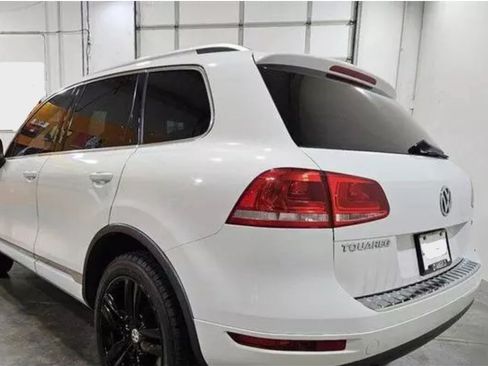 Used 2014 Volkswagen Touareg Sport image 12