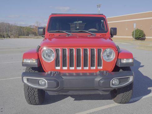 Used 2019 Jeep Wrangler Unlimited Sahara image 2
