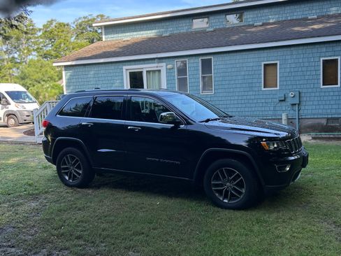 Used 2017 Jeep Grand Cherokee Limited AWD/4WD image 1