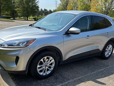 Used 2021 Ford Escape SE w/ Convenience Package AWD/4WD image 2