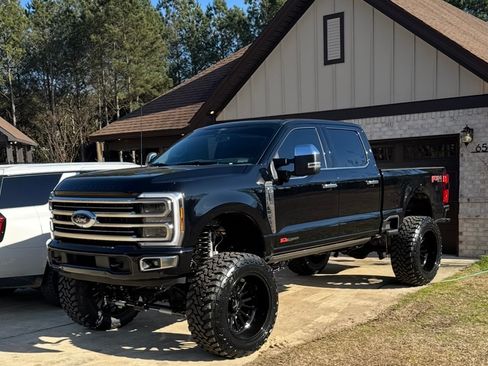 Used 2025 Ford F250 Platinum w/ Platinum Plus Package AWD/4WD image 4