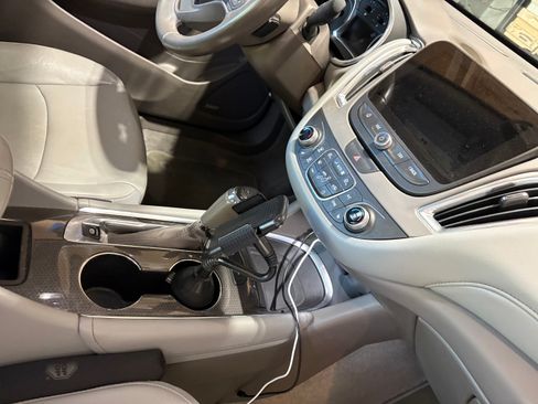 Used 2016 Chevrolet Malibu Hybrid w/ Leather Package FWD image 12