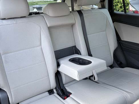 Used 2019 Volkswagen Tiguan SE w/ Panoramic Sunroof Package image 8