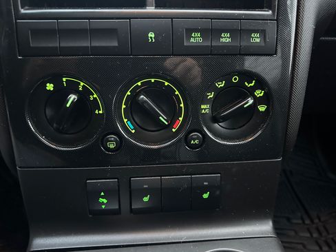 Used 2010 Ford Explorer XLT image 15