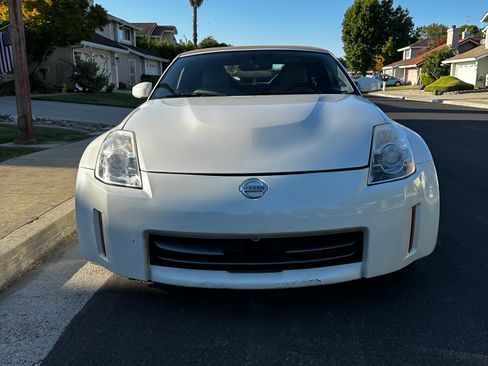 Used 2007 Nissan 350Z Touring RWD image 9