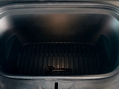 Used 2020 Tesla Model Y Long Range image 12