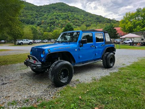 Used 2016 Jeep Wrangler Unlimited Rubicon image 1