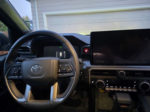 Used 2025 Toyota Tacoma TRD Off-Road w/ TRD Off Road Premium Package AWD/4WD image 9