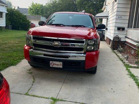 Used 2010 Chevrolet Silverado 1500 LT w/ Power Pack Plus RWD image 2