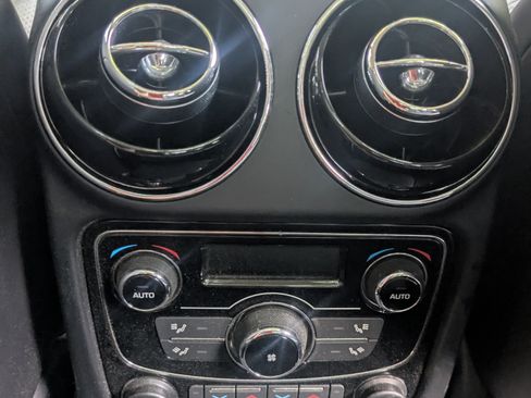 Used 2016 Jaguar XJ Supercharged image 25