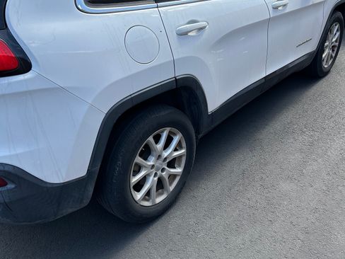 Used 2018 Jeep Cherokee Latitude FWD image 10
