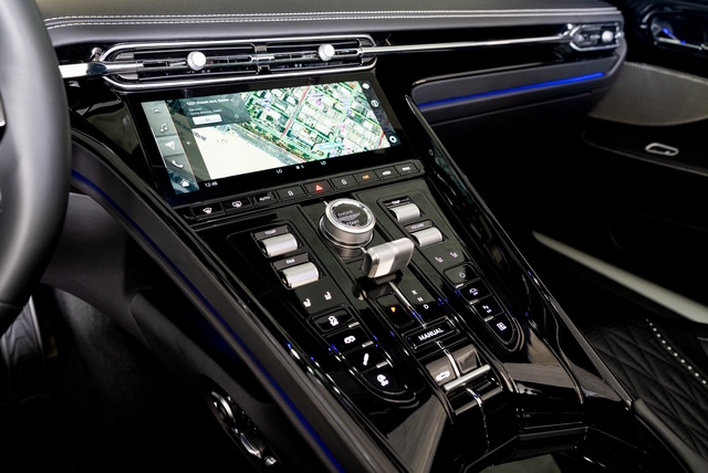 Used 2025 Aston Martin DB12 Convertible RWD image 25