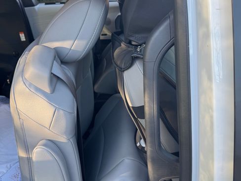 Used 2025 Toyota Sienna XLE w/ XLE Plus Package image 10